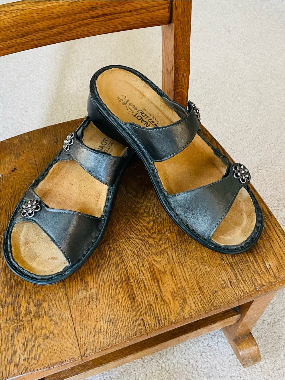 Naot Metallic Leather Size 8 Slide Sandals with Floral Studs (LNIB)